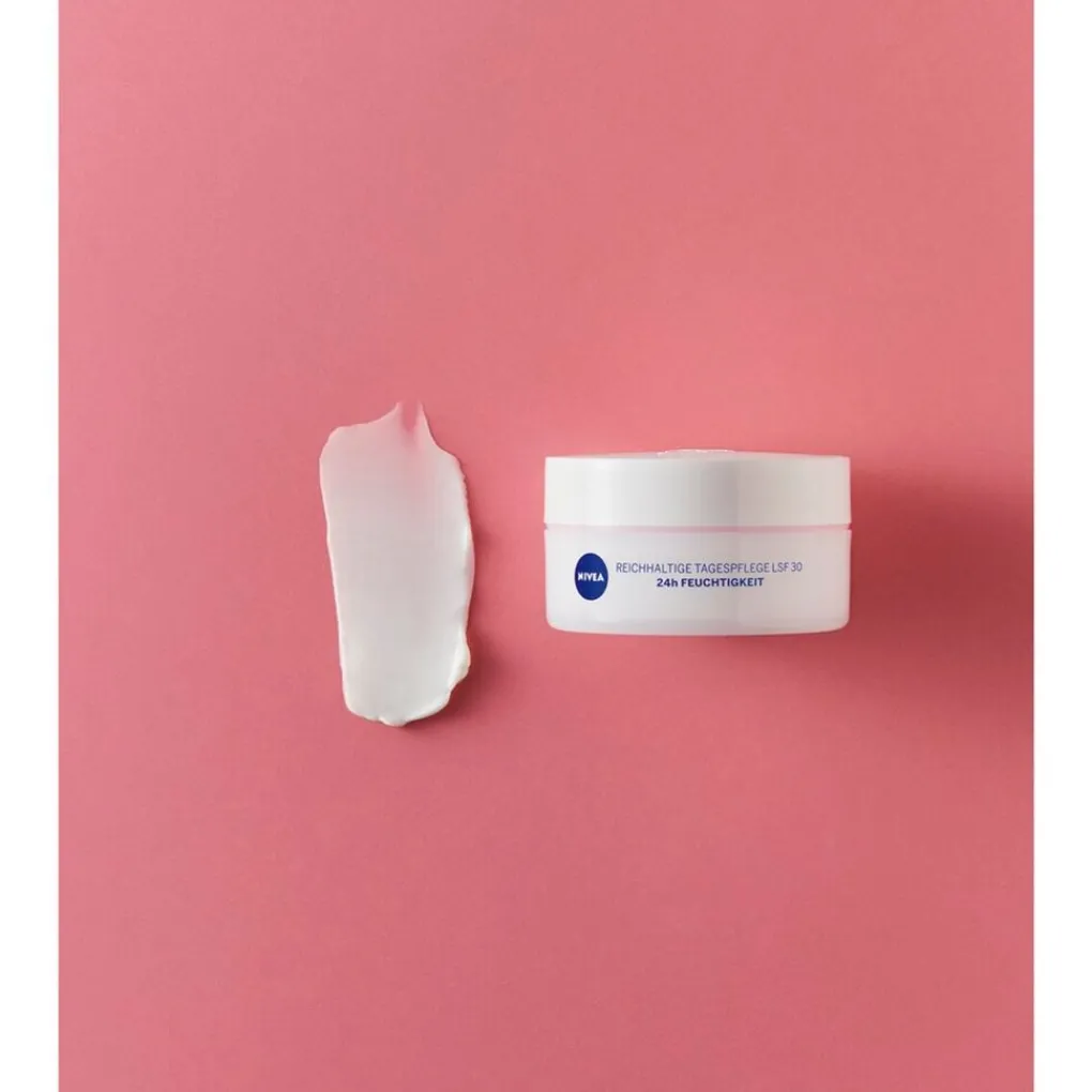 Online NIVEA SPF30 24H Hydration Voedende Dagcrème Dagcreme